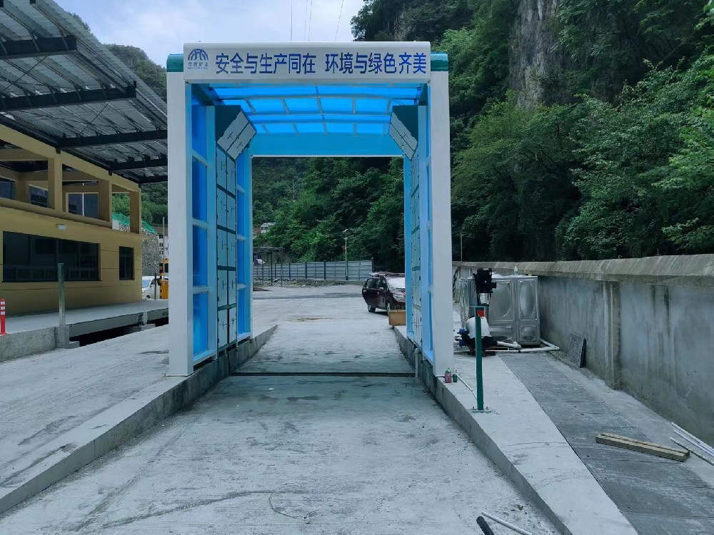 湖北宜昌礦場(chǎng)龍門式洗車機(jī)